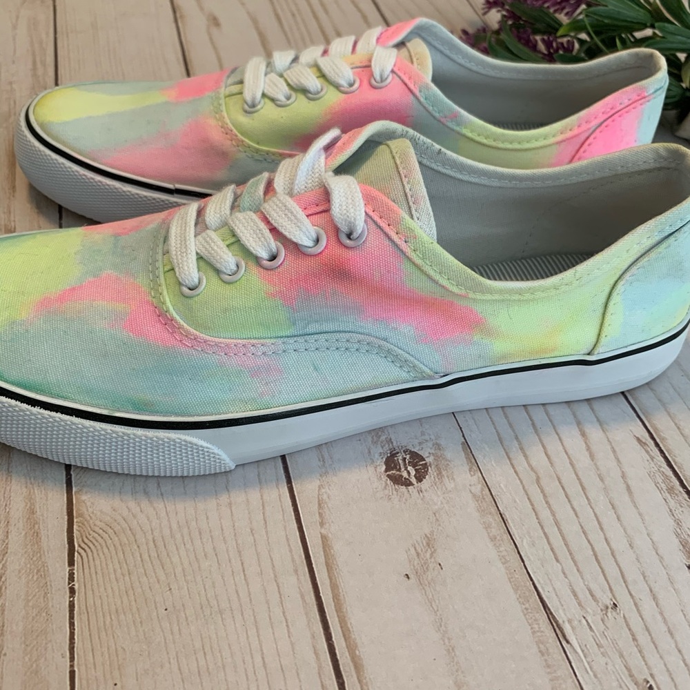 Tie Dye customized classic canvas sneaker 🌈 - Picture 5 of 9